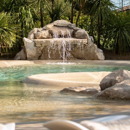 Piscinas de Areia Personalizadas: O Novo Conceito de Luxo para Espaços Exclusivos em 2026